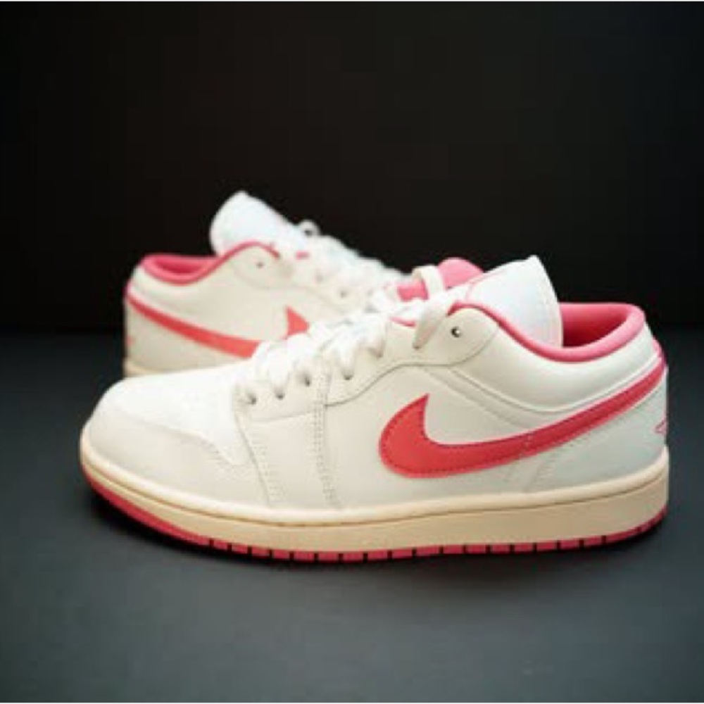 Air Jordan 1 Low Women's Shoes Size 9